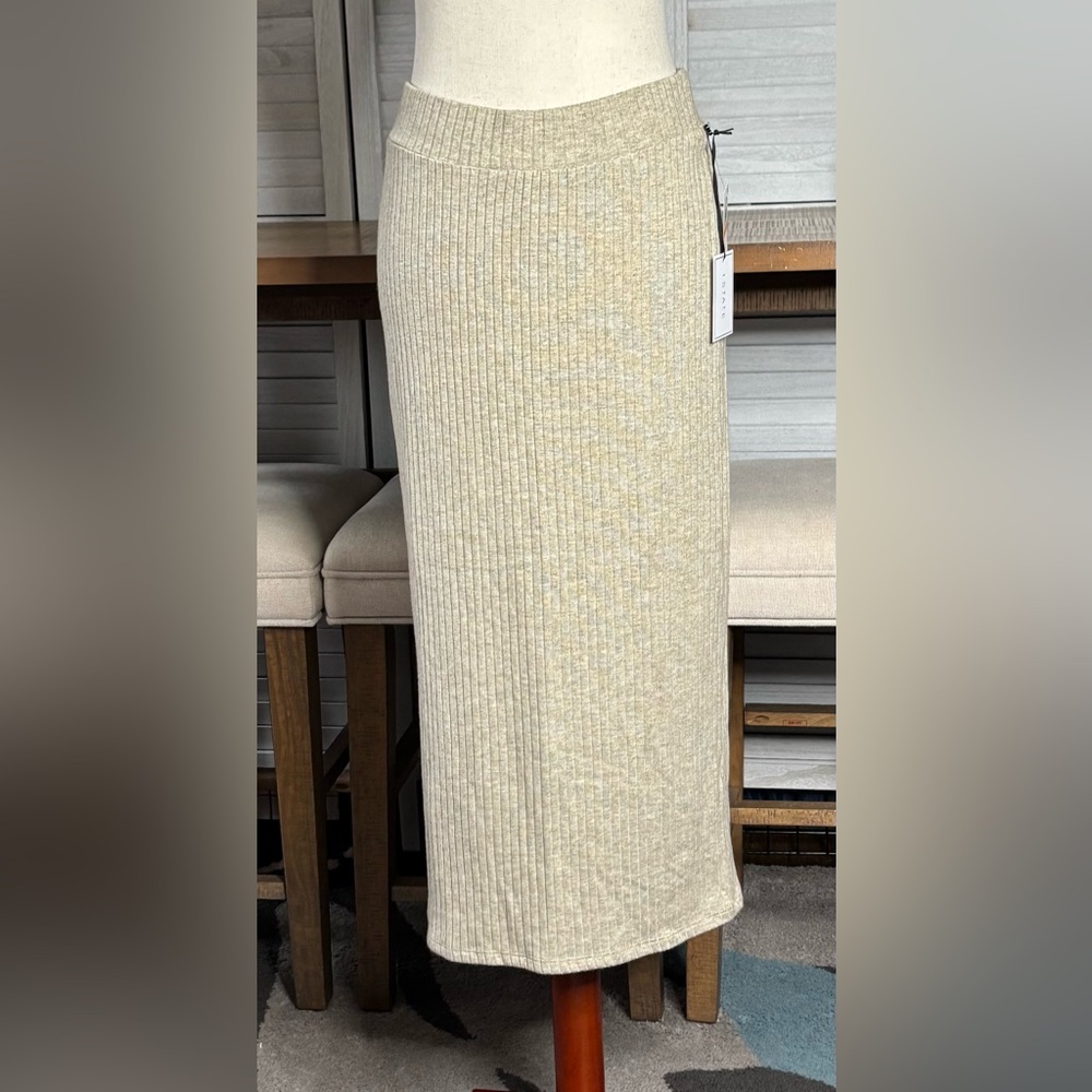 Chic Beige Ribbed Knit Pencil Skirt